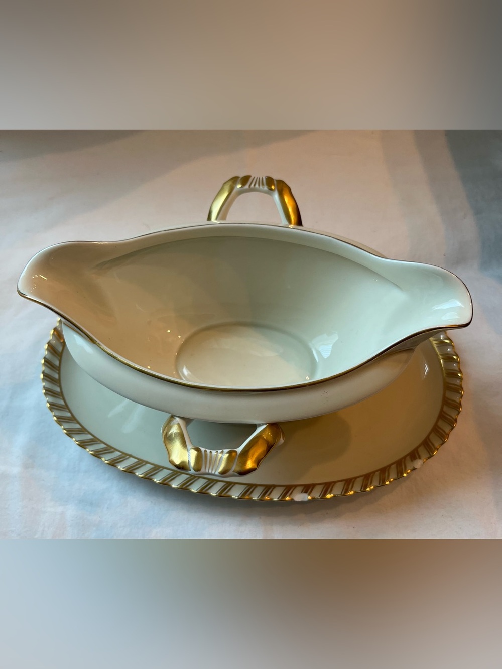 Franconia K&A Krautheim Selb Bavaria Gravy/Sauce Boat Attached Underplate 
Franc